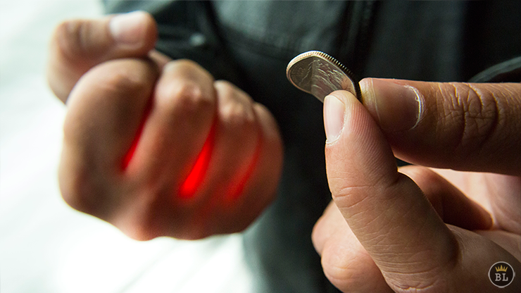 Magma (Gimmick and Online Instructions) by Kyle Marlett